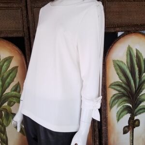 Chicos Traveler split arm creme top